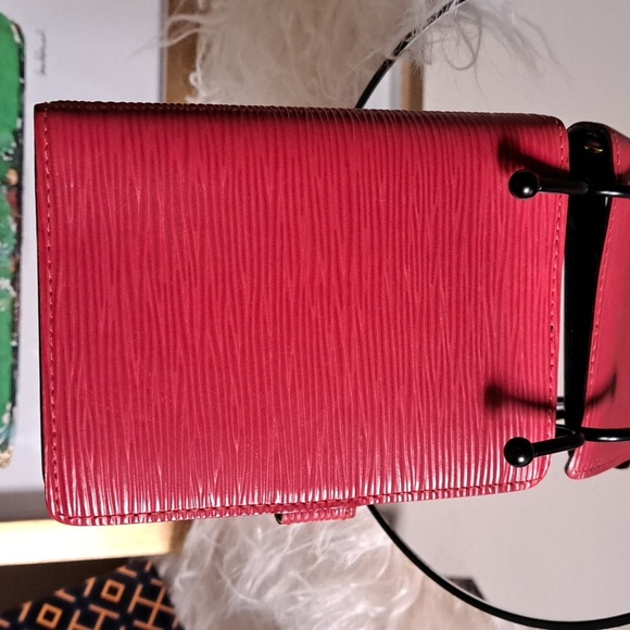 Louis Vuitton EPI Small Agenda EUC - Picture 4 of 16
